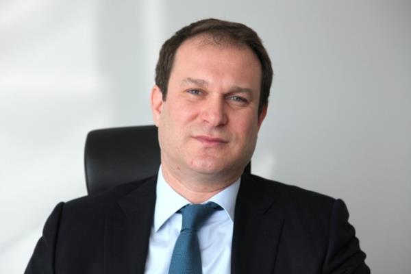 T�rkiye'nin b�y�k gazeteleri aras�nda yerini alan S�zc�'n�n patronu Burak Akbay, Bab�ali'de gazetecilik d���nda bir i� yapmayan tek isim. Grubun b�nyesinde sozcu.com.tr de bulunuyor.