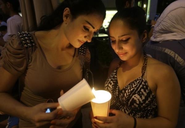 L�bnan�da ise durum biraz farkl� L�bnanl� kad�nlara g�re en uygun giyim �ekli 6 numara yani �rt�s�z k�yafet, en uygunsuz k�yafet ise 2 numaradaki pe�eli �ar�af olarak se�ilmi�..