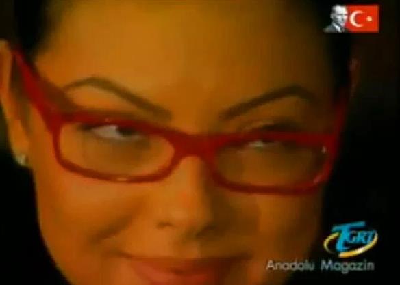 Ebru G�nde��in canl� yay�nda beyin kanamas� ge�irmesi :(