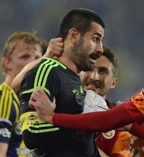 Sabri�n�n Volkan�� kedi yavrusu gibi boynundan tutmas�