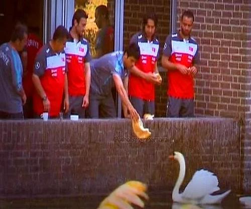 G�khan Zan��n ku�uya yar�m pide uzatmas�