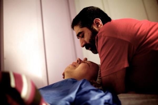 "G�g�s kanseri ya da k�t� huylu t�m�r--ad�n� ne koyarsan�z koyun. O kadar uzakta bir yerde duruyor ki sizin ba��n�za da gelebilece�ini hi� d���nm�yorsunuz. Ama siz fark�na bile varamadan arkan�zdan yakla��yor ve g��s�n�z�n i�ine giriyor. Ve e�er haz�rl�kl� de�ilseniz, e�er g��l� de�ilseniz, o korkun� isminin alt�nda eziliyorsunuz." Temmuz 2013