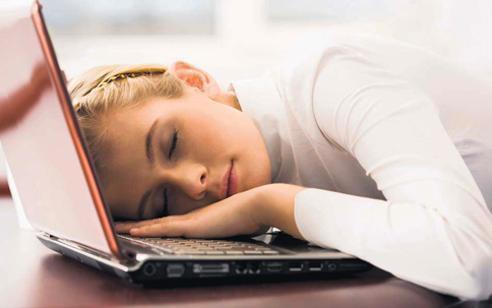 Yorgunluk sadece fiziksel de�il, duygusal olarak da ya�an�r. Yani kar��n�zdaki sizi ne kadar �ok severse sevsin bir s�re sonra yorulacakt�r.