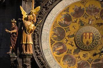 Yazd baz haberler hatal ve yanl da km. Mesel, Sultan IV. Mehmed'in tahta kndaki ay tutulmasn yanl hesaplamas ve bunu onun vefat olarak yazmas gzden dmesine neden olmu ve azledilmi.