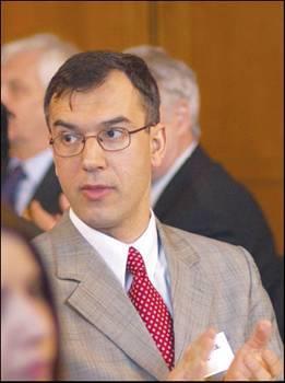 Yksek lisans tezini "Osmanl Mneccimbalar ve Mneccimbalk Kurumu" zerine hazrlayan Fatih niversitesi, Tarih Blm, retim yesi Do. Dr. Salim Aydz'e gre astroloji btn devletler iin nemliydi.