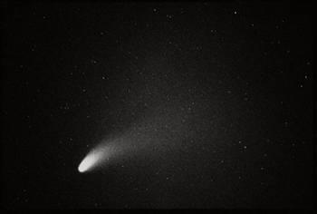 lhan Osmanl'da mneccimlerin astrolojiye gre yeniyl kabul edilen, 21 Mart yani Nevruz'da trenle yllk takvimlerini sunduunu ve astrologlarn takvimin yan sra kiinin talihini ve en ok da lm tarihini hesapladklarn sylyor: "Asrologlar ilk i ehzadenin lm tarihini hesaplyordu nk tahta kma olasl da olduundan, lm tarihleri de hesaplanyordu."