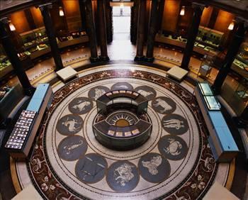 <p><b>lk kadn mneccime</b></p>    Astrolog Bar lhan, Osmanl ncesi de Trk tarihindeki mneccimlik makamna dikkat ekiyor. Gazneli Mahmut'un mneccimi, Bat'da slam bilgini El Biruni imi. Tarihimizde bir kadn mneccime var, Anadolu Seluklular zamannda yaam: Bibi Mneccime. 1234'te Eyyubilere kar savanda Sultan Alaaddin Keykubat'a "o gn o saatte zaferin iyi haberini alacaksnz" demi. Kehaneti gerekleince bir sr dle boulmu.