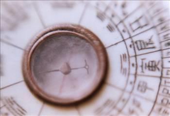 Her hareketi iin zayiesine bakan Hseyin Efendi, yardmcsna "Talihimiz iyi grnmyor, yalda takldk. Yarn kaykla Anadolu yakasndan kaalm" demi. Asesba da stanbul'dan kp Hseyin Efendi'yi denizin ortasnda yakalam. Bomu ve cesedini denize atm. Mneccimba'nn gzden dmesi zerine Sadrazam Murad Paa da azledilmi ve Yedikule Zindan?na idama gtrlm. Hseyin Efendi'nin kehanetlerine gvenen ve 40 sene sadarette kalacana inanan Murad Paa, idam annda bile kendisinin 40 sene sadrazam olacan iddia etmi.