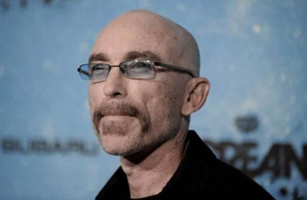 Sinemada maskelerinin ve kostmlerinin altnda grdmz aktrlerin gerek yzleri ve filmlerdeki karakterleri.