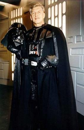 Sinemada maskelerinin ve kostmlerinin altnda grdmz aktrlerin gerek yzleri ve filmlerdeki karakterleri.