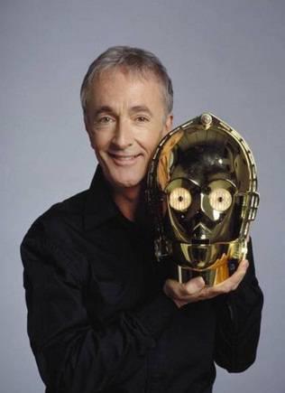 Sinemada maskelerinin ve kostmlerinin altnda grdmz aktrlerin gerek yzleri ve filmlerdeki karakterleri.