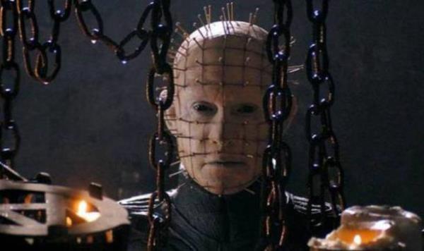 Sinemada maskelerinin ve kostmlerinin altnda grdmz aktrlerin gerek yzleri ve filmlerdeki karakterleri.