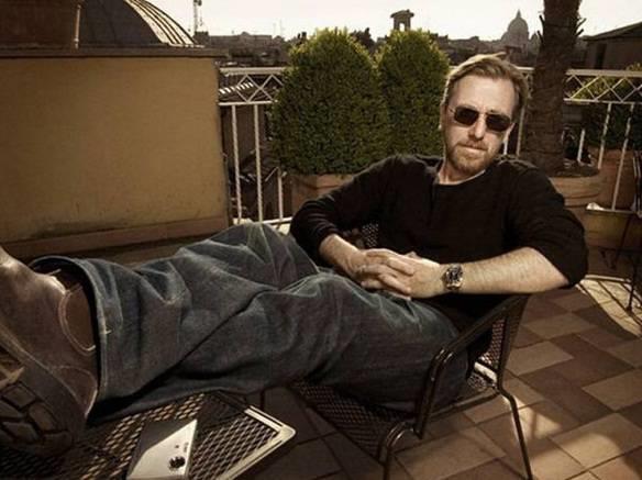 Sinemada maskelerinin ve kostmlerinin altnda grdmz aktrlerin gerek yzleri ve filmlerdeki karakterleri.