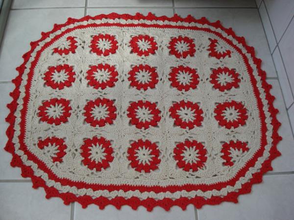 <p><b>ORAPTAN RG PASPASLAR:</b></p>  zellikle 70`lerde moda olan bu paspaslar, hamarat evkadnlar tarafndan, katklar iin giyilemeyecek durumdaki kadn oraplarnn malzeme olarak kullanld, kaln ilerle rlen ev eyalarydlar. Kap nlerine ve evin muhtelif yerlerine serilirler ve kn da yerin souunu olduka nlerlerdi. Hem eski oraplar deerlendirilir, hem de bedavaya paspas sahibi olunurdu. Bu parlak fikir, 80`lerden sonra tketim toplumu tarafndan avam kabul edilerek, kam oraplar direkt p kutusuna atldlar.