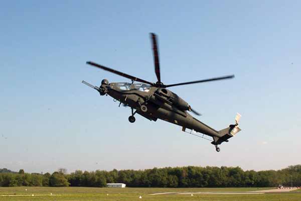 <p><b>T129 ATAK HELKOPTER</b></p>    AgustaWestland tasarm A129 gvdesinin, Trk Silahl Kuvvetleri'nin ihtiyalarna uygun ekilde; motor, aktarma organlar ve kuyruk pallerinin deitirilmesine ilave olarak milli aviyonik ve silah sistemleri ile tehiz edilmesi sonucu ortaya kan T129, halen dnyada kendi snfndaki en etkin taarruz helikopteri olma nvann elinde tutmaktadr.