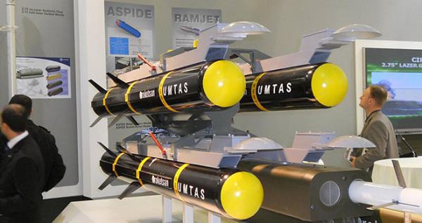 <p><b>ROKETSAN UMTAS - TANKSAVAR FZE SSTEM</b></p>    UMTAS ncelikli olarak taarruz helikopterlerinden kullanm iin gelitirilen bir tanksavar fze sistemidir. zerinde barndrd yksek teknoloji ile modern sava alanndaki tm zrhl tehditlere kar etkilidir.