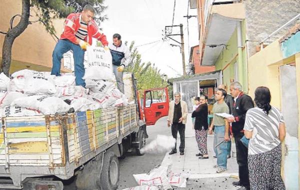 <p><b>SOSYAL YARDIMLAR OY SONUCUNU NASIL ETKLYOR?</b></p>     stanbul nfusunun yzde 6.88'i sosyal yardm alyor. Yardm alanlarn yzde 26's Krt kkenli vatandalardan oluuyor.