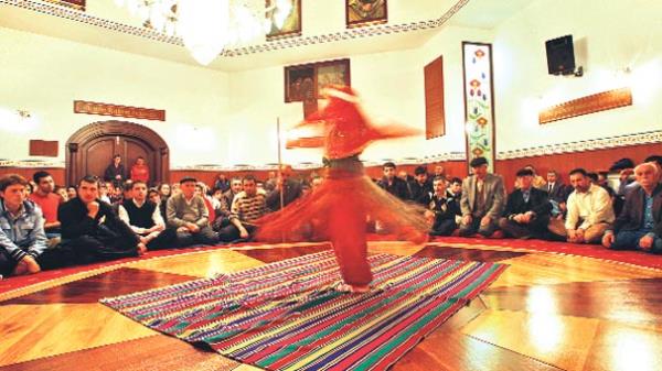 <p><b>ALEVLER KME OY VERECEK?</b></p>     stanbul'un yzde 5.34', zmir'in yzde 7.34' Alevi olduunu sylyor.