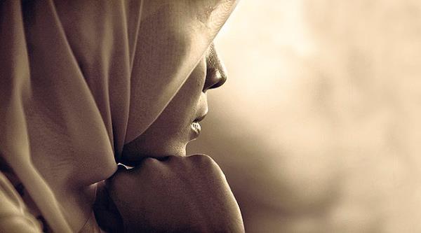 <p><b>BARTL KADINLARIN TERCH NE?</b></p>     <p>stanbul'da kadnlarn yzde 51.6'si, zmir'de yzde 43.9'u ban rtyor,</p>     <p><b>Bartl kadnlarn;</b></p>  yzde 55'i AKP'ye,   <p>yzde 7.2'si CHP'ye, </p>  yzde 3.1'i MHP'ye,   <p>yzde 2.77'si BDP'ye oy vereceini sylyor. </p>  Toplam yzde 30.84'u kararsz, oy vermeyecek veya cevap vermemi.