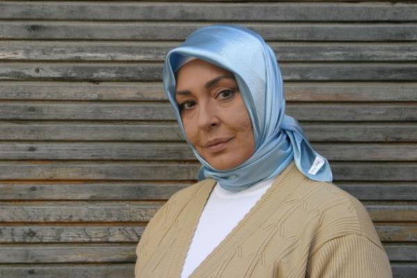 <p><b>Necla Naz�r</b></p>   Ferdi Tayfur ile uzun s�ren hayat arkada�l��� s�ras�nda tesett�re girdi. Kimsenin etkisinde kalmad���n� Allah inanc�ndan dolay� bunu tercih etti�ini s�yledi.