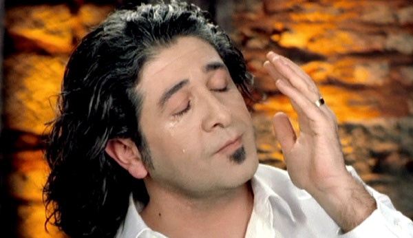 <p><b>Murat G��ebakan </b></p>   Yaradan�n yasak etti�i hi�bir �eyi yapmamaya, hi�bir �eye dokunmamaya �al���yorum. Adana'da dergah e�itimi ald�m. Namaz k�ld���m� m�zi�e ilk ba�lad���m y�llarda a��klam��t�m.