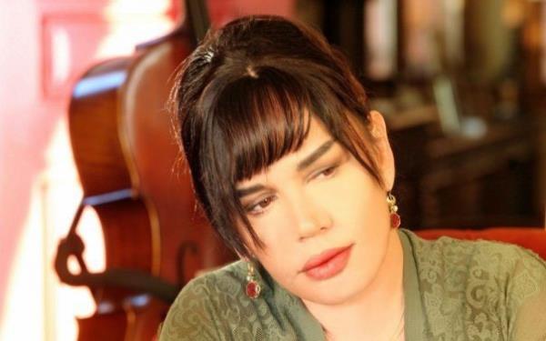 <p><b>Sezen Aksu</b></p>   �nl� �ark�c� da Cerrahi Tekkesi'ne tak�lanlar aras�nda...