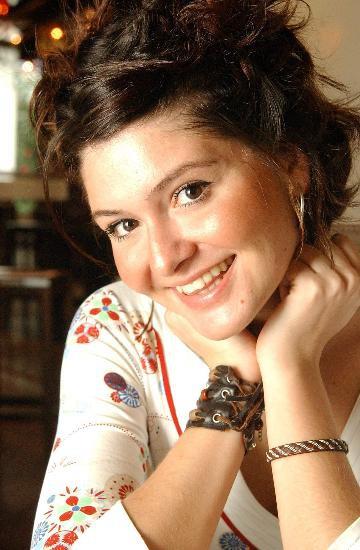 <p><b>Selin Toktay</b></p>   F�rt�nal� ge�en mankenlik hayat�ndan sonra daha sakin bir ya�am s�rd�r�yor.