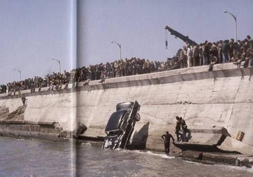 Ad lm viraj olan Zeytinburnu'nda aralarn sk sk denize utuu yerlerden biri... (lk gangster Orhan Elmas Zeytinburnu Is Bankasini soymus, otosuyla Camlca'dan ileriye kacamamisti.)
