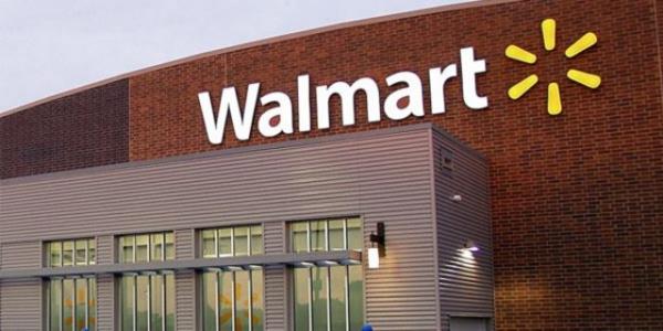 Bu tartmalardan biri ise Wallmartn alanlarna hayatlarn srdrebilmesi ve ailelerine yiyecek gtrebilmesi iin yeterli para demedii iddiasyd. Marketler zincirinin alanlarna uygulad cret politikas uluslararas camiann da olduka ilgsini ekti. Wallmartn yllk kazancnn ise 228 milyar dolar oldu.