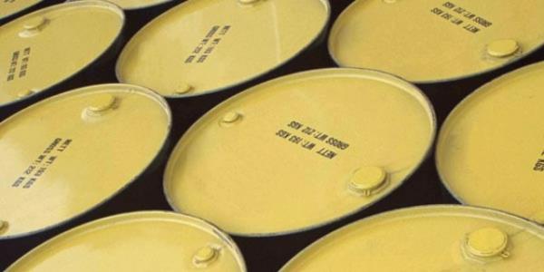 Petrol, her ne kadar alternatifleri bulunsa da otomotiv, havaclk, makina, sanayi, snma, plastik gibi birok sanayinin ana unsuru. 2013 ylnda bu pazardan toplam 1.027 trilyon dolar elde edildi.