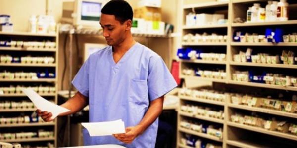 Dnya ila endstrisi, reete ile satlan ilalar sayesinde son 20 ylda patlama yapt. 2016 ylnda ila sektr cirosunun yllk 1.2 trilyon dolara kacan varsayarsak ne kadar ilaca baml insanlar olacamz ngrebiliriz.   Tabi daha fazla ila ile insanlarn daha salkl olacan iddia ederek olaya iyimser ynden bakanlar da mevcut.