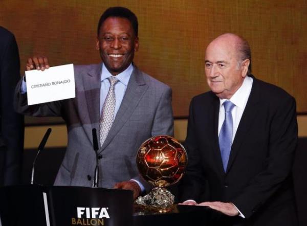 "Ay Ronaldo kyamam alama"ok derdi var diyenler.Balotelli yetim byd aln size dert ve gelirinin %30`nu kimsesiz ocuklara datyor