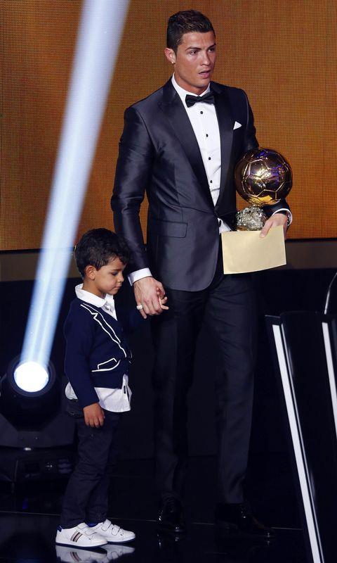 Garibime bari bi "TOP" verselerdi yle yalnz yalnz ah Cans ya:D Hinolu Ronaldo:D