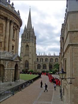 Dnyann en iyi 15 niversitesi ngiltere'de ve ABD'de. Bunlar arasnda Cambridge, Oxford, College London, Imperial College London niversiteleri var.