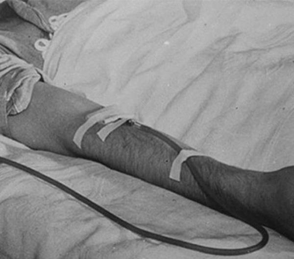 1928'de kendi zerinde yapt 12. test srasnda yanl kan tipi sebebi ile vefat etti.