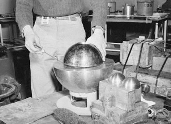 ldrc dozda radyasyon aldklarn anlayamadlar ve srasyla 1945 ve 1946'da ldler.