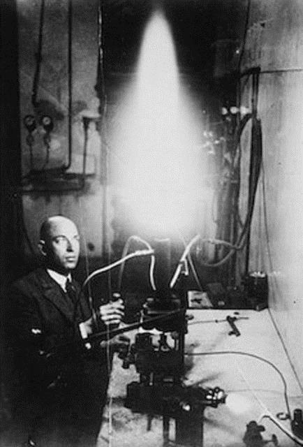 8- Max Valier roket bilimci Valier sv yaktla alan roketlerin mucidiydi.