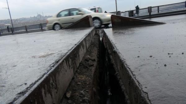 Tarihi Unkapan kprsnn alp kapanan orta ksmndaki aklk dikkat ekici bir ekilde byyor.
