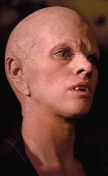 te plastik makyajla klktan kla giren yldzlar...