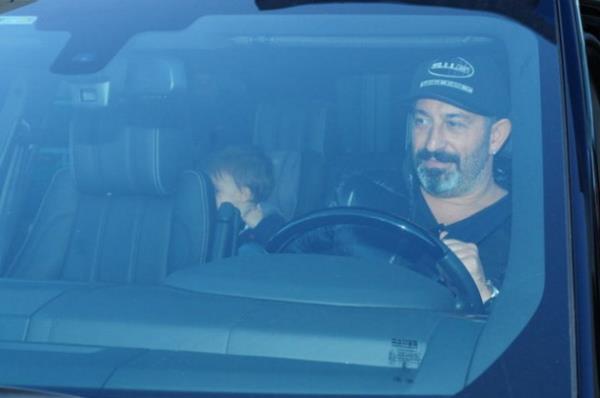 �nl� komedyen o�lu Kemal i�in ayl�k 10 bin dolar nakafa �deyecek. Kemal'in nafakas� y�lda 2 taksit olarak Ya�tu'nun hesab�na yat�r�lacak. Kemal'in y�ksek lisans dahil t�m e�itim ve masraflar�n� da Cem Y�lmaz kar��layacak.