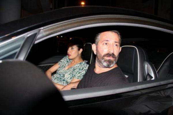 Protokolde Cem Y�lmaz'�n e�i Ahu Ya�tu'nun her iste�ini kabul etti�i ve o�lu Kemal i�in hi�bir masraftan ka��nmad��� g�r�ld�.