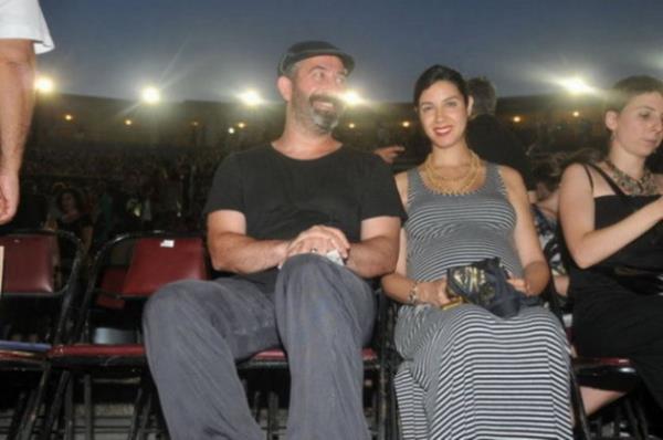 20 ayl�k evlili�i sonunda bir servet �dedi�i g�r�len protokol�n en ilgi �eken maddesi ise Cem Y�lmaz'�n o�lu Kemal ile ki�isel ili�ki kurmas� konusundaki zaman dilimlerinin uzun olmas� oldu.