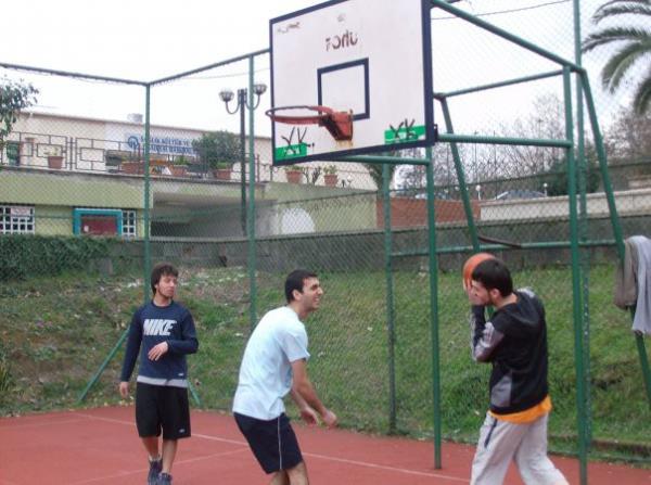 Basketbol oynamak (Tek Pota) 30 dak 330 kalori