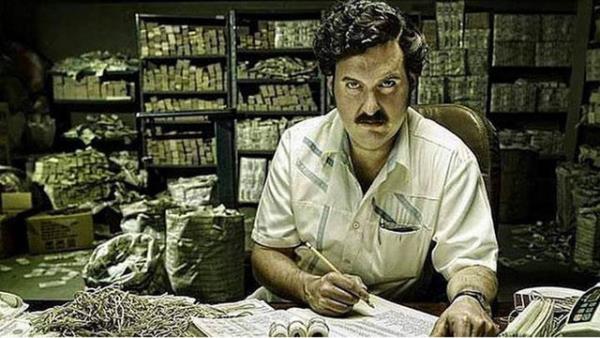 20. Pablo Escobar'n uyuturucu karteli o kadar bykt ki, her yl 2500 dolarlk paket lastii alnrd.. Paralar tutmak iin