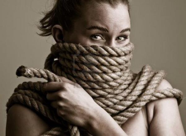 O kadar sessiz ki, kendinizi duymaya balyorsunuz. Kalp atnz, midenizden gelen sesler, nefes al veriiniz, hatta kannzn pompalanmasnn ve aknn sesi.