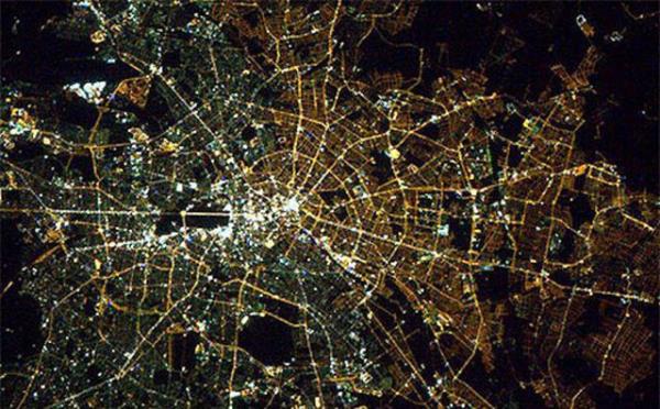 <b>5. Berlin Duvar ykld ama, hala uzaydan baknca Dou Almanya ve Bat Almanya ok net bir ekilde fark edilebiliyor...</b>