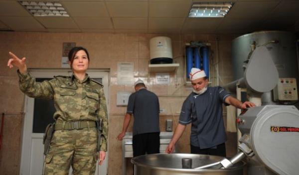 Ancak u an iin kurmaylk isteim yok. Akas annelik duygusu daha ar basyor."