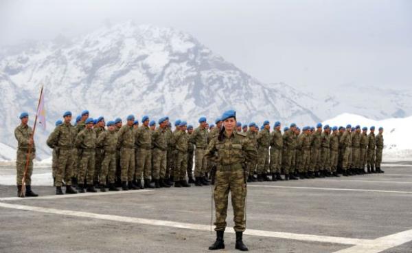 Bir kadnn komando olmas normal grnebilir ama bir ok erkek meslekta arasndan ilk 10'a girerek yani 9'uncu olarak dereceyle mezun olmas ok duyduumuz bir ey deil.