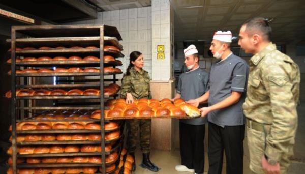 En ok Buse'mi zlyorum. Harp okulunda kurmay olmay ok isterdim.