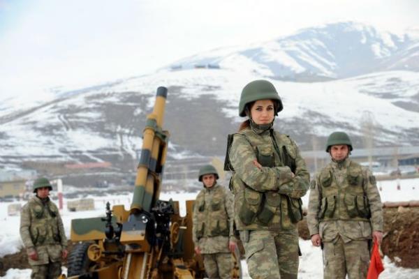 VATAN, Trk Ordusu'nun grev yapt en kritik blgelerde olan Hakkari ve ilesi Yksekova'daki drt kadn subayla grt.
